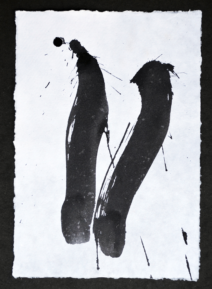 Aus dem Qigong: der Adler schnappt nach den Sternen. Chinatusche auf Silberburg Bütten, DIN A4, 2023 | © Claudia Bachmann